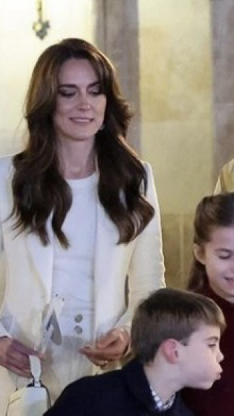 Royal Style: silk, stomachers, sapphires and plenty of sass