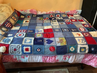 Woolly Hugs: A Blanket for fellow Mumsnetter thegreylady. Can you help us please?