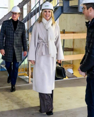 Royal Style: silk, stomachers, sapphires and plenty of sass