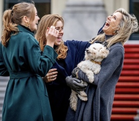 Royal Style: silk, stomachers, sapphires and plenty of sass