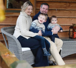 Royal Style: silk, stomachers, sapphires and plenty of sass