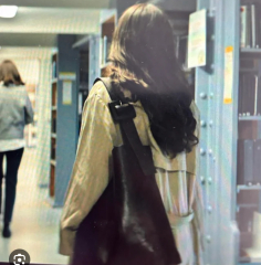 Large shoulder bag like the one from Nearly Normal Family on Netflix