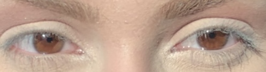 Coloured eye contacts