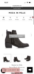 Which colour boots?