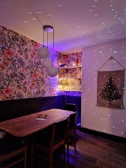 Wallpaper with matching paint in adjoining room?