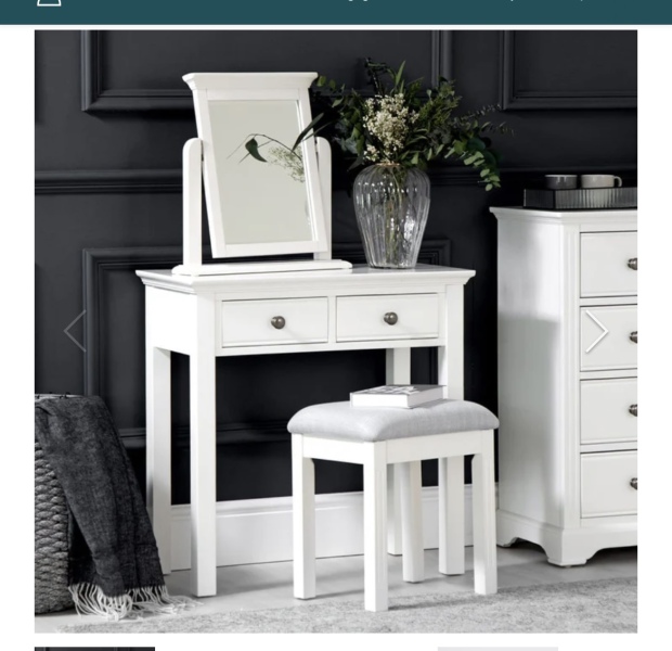 Does anyone have a vanity area? If so, pic please?