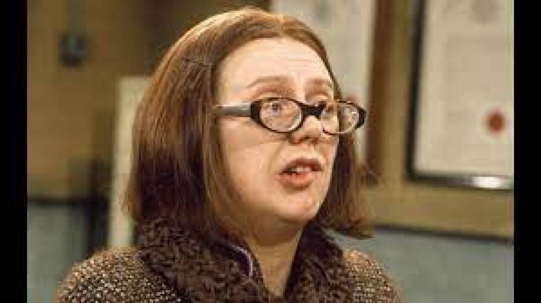 EASTENDERS 70. D is for DENISE AND DEAD BODY 😂 - tv pace. NO SPOILERS
