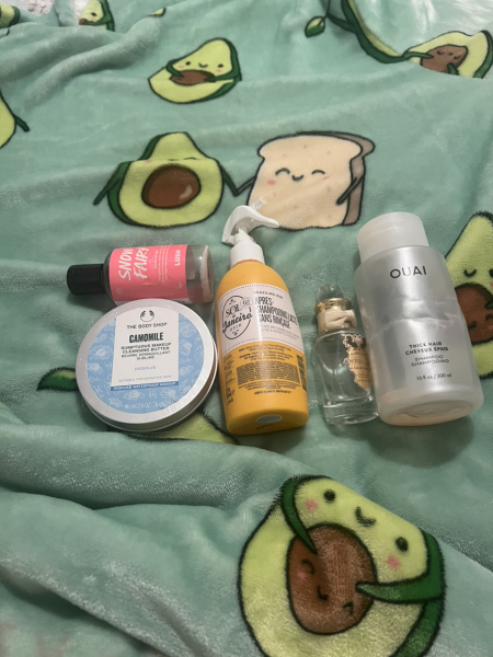 Feel the temptation to indulge in beauty treats? Is your collection overflowing with treasures? Come unite with fellow beauty enthusiasts in this lovely group!