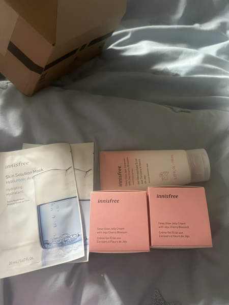 Feel the temptation to indulge in beauty treats? Is your collection overflowing with treasures? Come unite with fellow beauty enthusiasts in this lovely group!