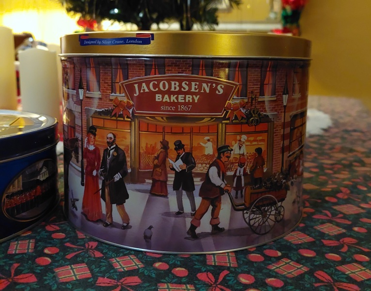 Danish biscuits, blue tin