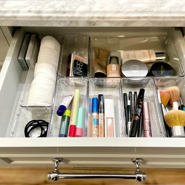 How do you store your make-up?  Especially calling those with brilliant systems - but all of us really!