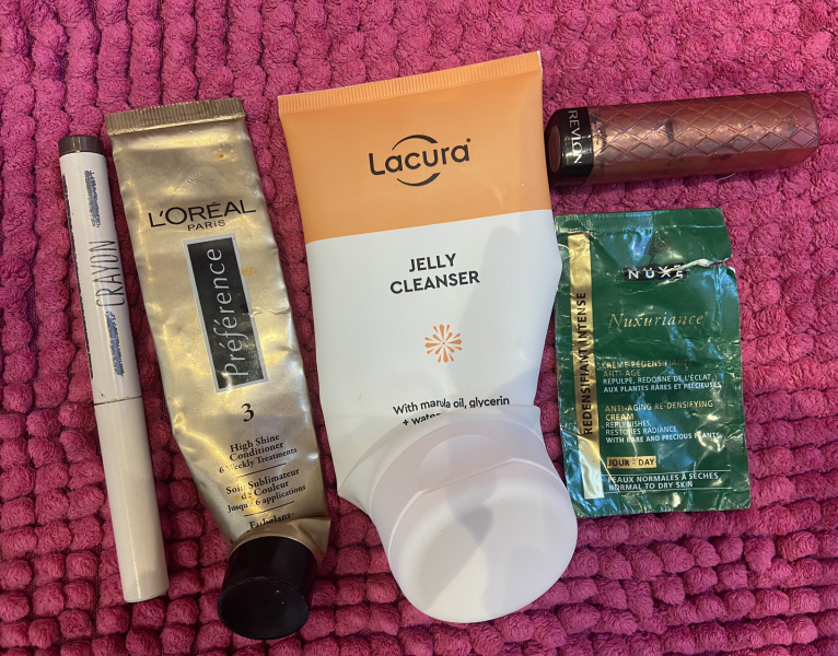 Feel the temptation to indulge in beauty treats? Is your collection overflowing with treasures? Come unite with fellow beauty enthusiasts in this lovely group!