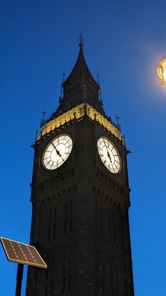 Come and tell me your dull and unexciting news 28: Calmly through the day