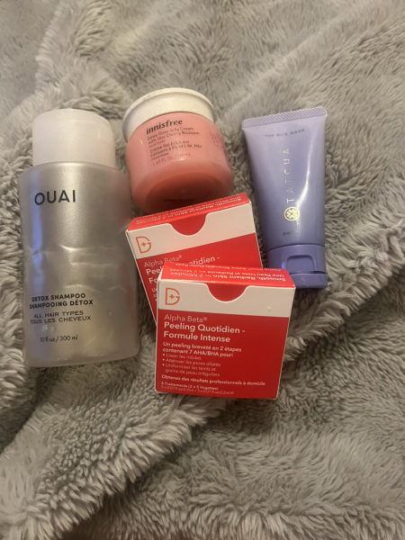 Feel the temptation to indulge in beauty treats? Is your collection overflowing with treasures? Come unite with fellow beauty enthusiasts in this lovely group!