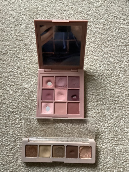 Feel the temptation to indulge in beauty treats? Is your collection overflowing with treasures? Come unite with fellow beauty enthusiasts in this lovely group!