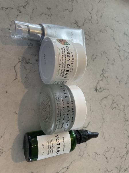 Feel the temptation to indulge in beauty treats? Is your collection overflowing with treasures? Come unite with fellow beauty enthusiasts in this lovely group!