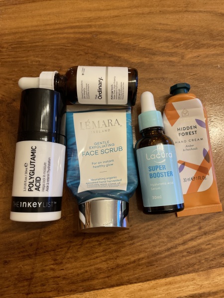 Feel the temptation to indulge in beauty treats? Is your collection overflowing with treasures? Come unite with fellow beauty enthusiasts in this lovely group!