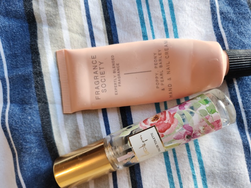 Feel the temptation to indulge in beauty treats? Is your collection overflowing with treasures? Come unite with fellow beauty enthusiasts in this lovely group!