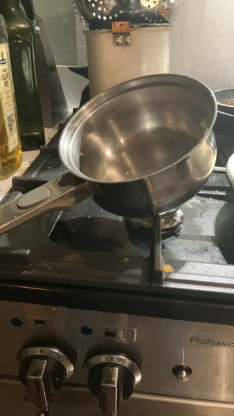 Do your saucepans do this? Or am I being 'gaslit'? (pics)