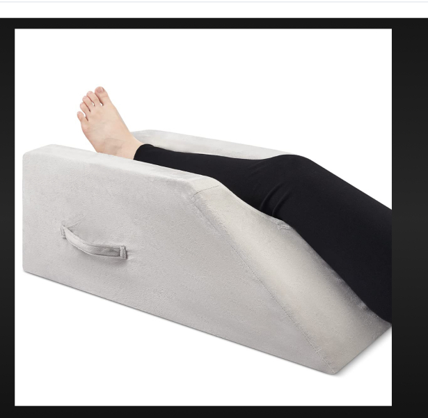 Leg elevation pillow for a shortie