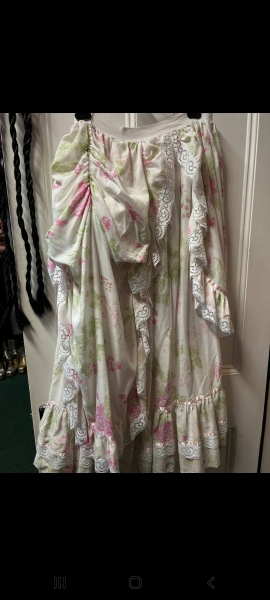 Victorian themed wedding... guests need Victorian themed clothes