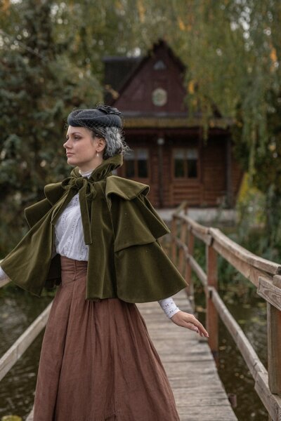 Victorian themed wedding... guests need Victorian themed clothes
