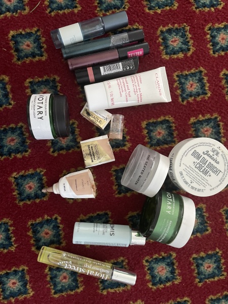 Feel the temptation to indulge in beauty treats? Is your collection overflowing with treasures? Come unite with fellow beauty enthusiasts in this lovely group!