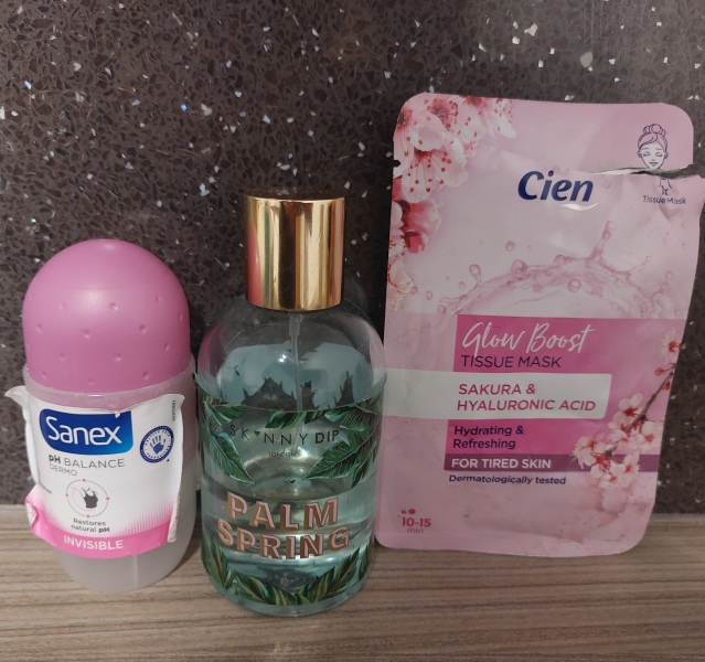 Feel the temptation to indulge in beauty treats? Is your collection overflowing with treasures? Come unite with fellow beauty enthusiasts in this lovely group!