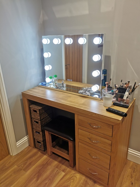 Does anyone have a vanity area? If so, pic please?