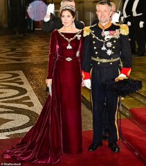 Royal Style: silk, stomachers, sapphires and plenty of sass