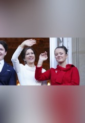 Royal Style: silk, stomachers, sapphires and plenty of sass