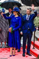 Royal Style: silk, stomachers, sapphires and plenty of sass