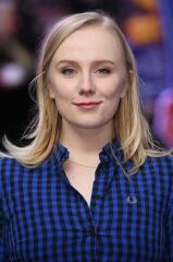 Celebs that look alike but aren't related?