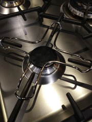 Do your saucepans do this? Or am I being 'gaslit'? (pics)