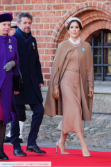 Royal Style: silk, stomachers, sapphires and plenty of sass