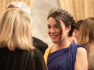 Royal Style: silk, stomachers, sapphires and plenty of sass