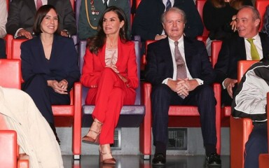 Royal Style: silk, stomachers, sapphires and plenty of sass