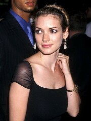 Celebs that look alike but aren't related?