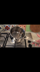 Do your saucepans do this? Or am I being 'gaslit'? (pics)