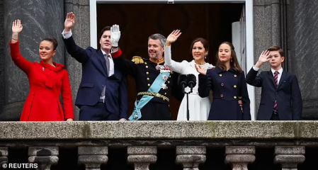 Royal Style: silk, stomachers, sapphires and plenty of sass