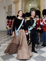 Royal Style: silk, stomachers, sapphires and plenty of sass