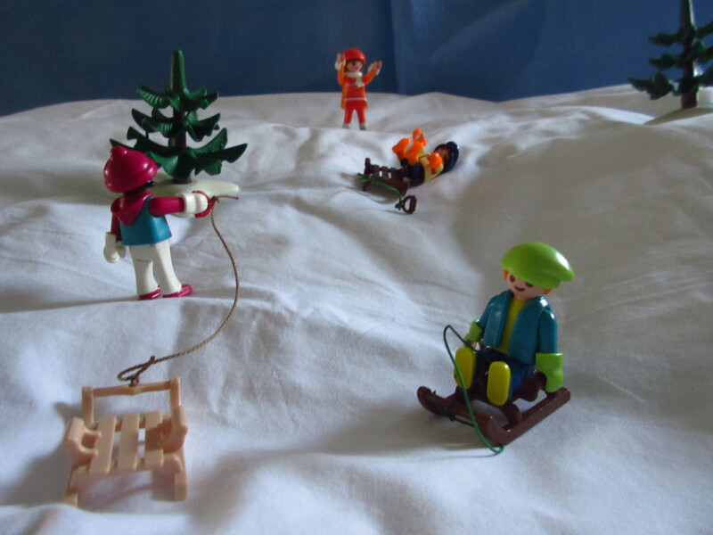 It's winter holiday time for the Playmobil people in our house...