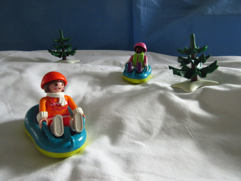 It's winter holiday time for the Playmobil people in our house...