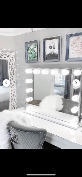 Does anyone have a vanity area? If so, pic please?