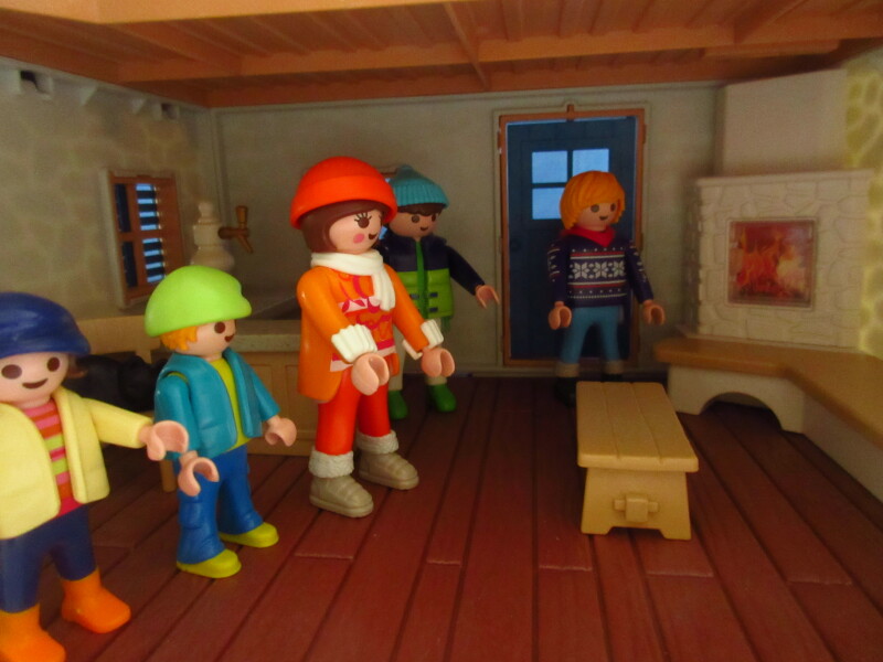 It's winter holiday time for the Playmobil people in our house...