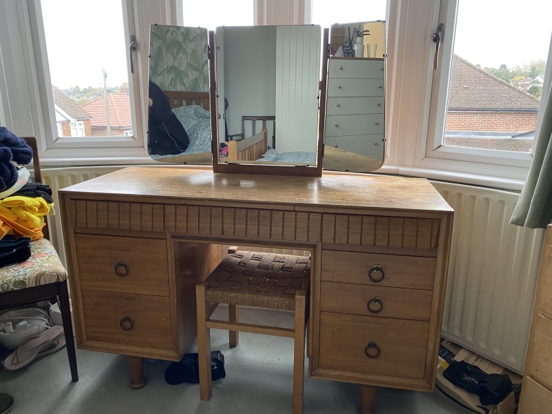 Does anyone have a vanity area? If so, pic please?