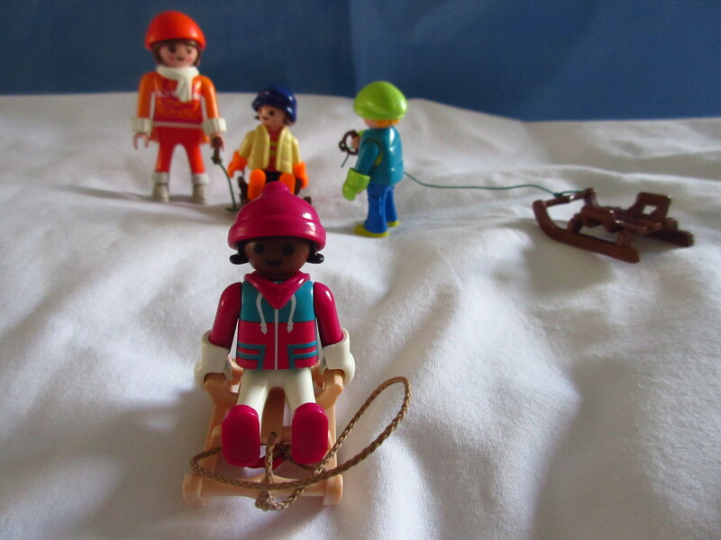 It's winter holiday time for the Playmobil people in our house...