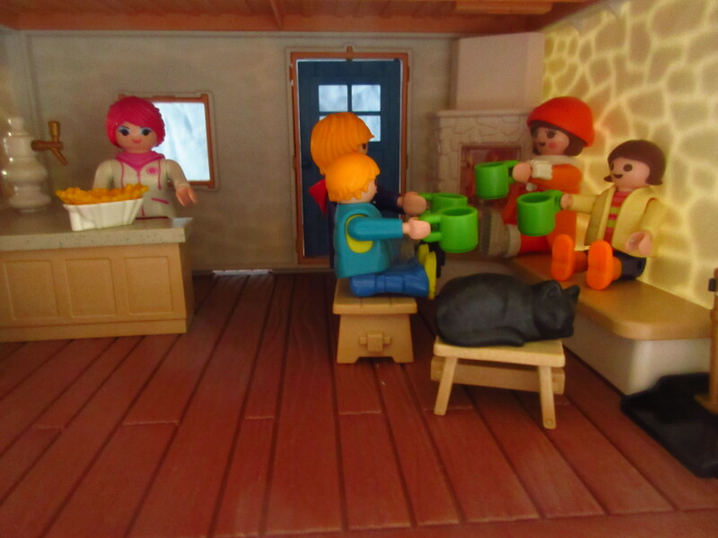 It's winter holiday time for the Playmobil people in our house...