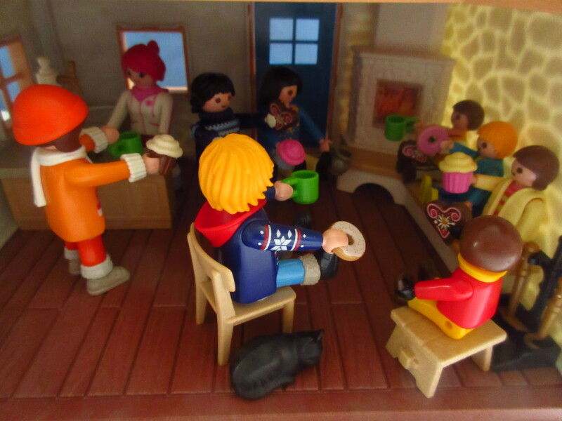 It's winter holiday time for the Playmobil people in our house...
