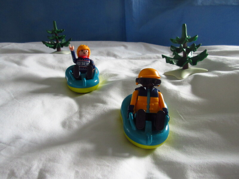 It's winter holiday time for the Playmobil people in our house...